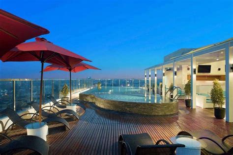 hotel di yogyakarta dengan rooftop pool